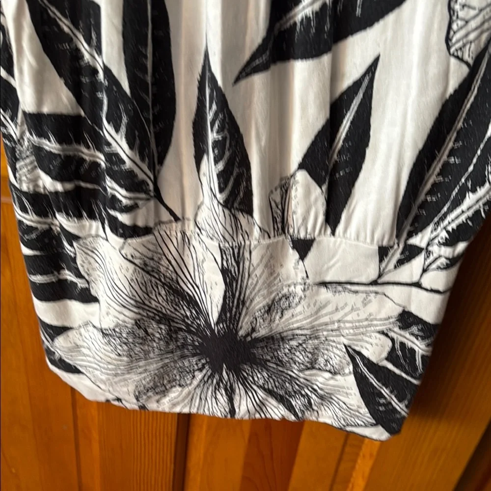 #22 - Express Black and White Mini Sundress - Picture 4 of 6